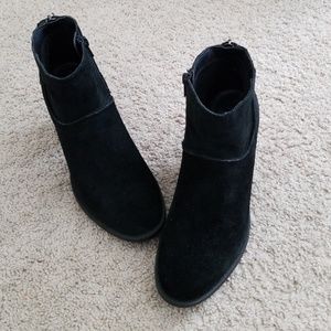 Steve Madden black suede booties 7.5size